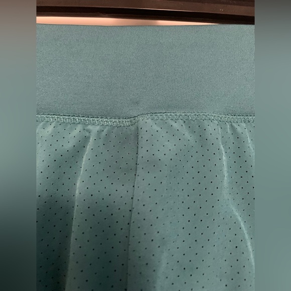 Diadora green athletic shorts with inner shorts (Size: S) - Picture 4 of 8